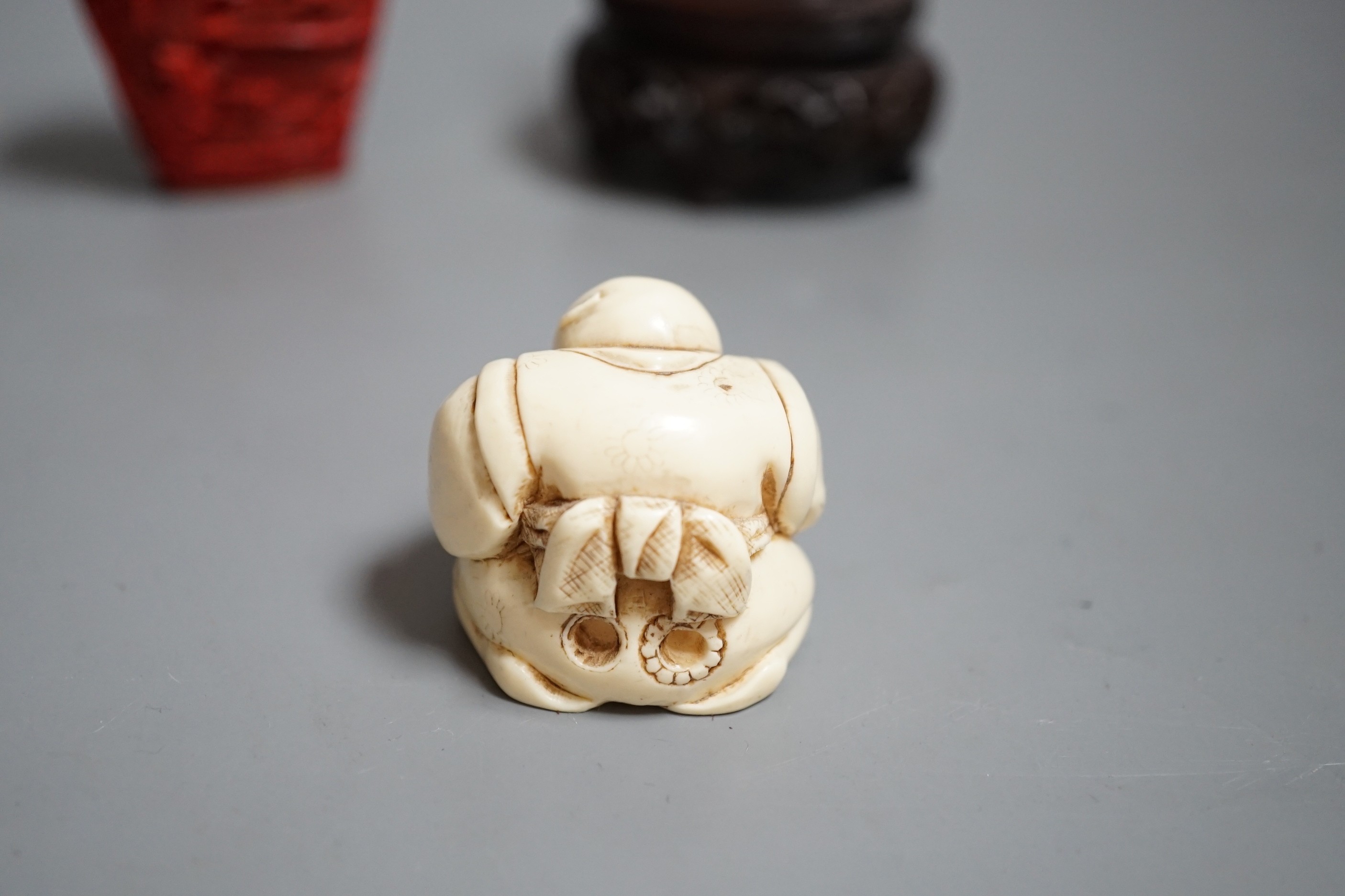 A Chinese resin snuff bottle, a resin Buddha on stand and a resin netsuke